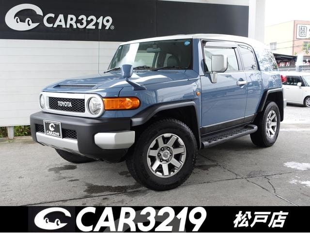 Toyota FJ CRUISER 2013 — фото автомобиля