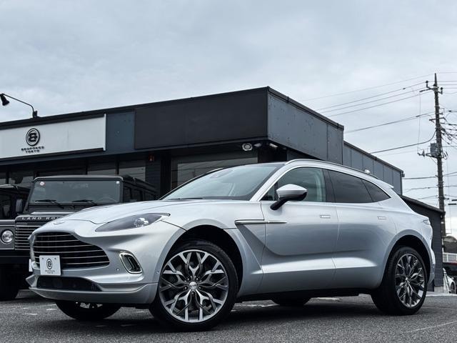 Aston Martin DBX 2022 — фото автомобиля
