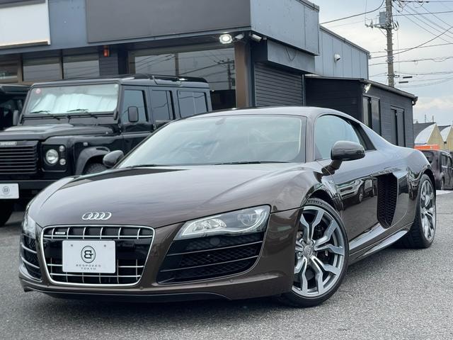 Audi R8 2012 — фото автомобиля