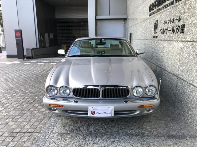 Jaguar XJ 2003 — фото автомобиля 1