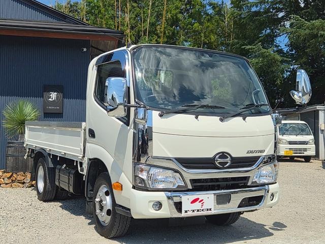 Hino DUTRO 2017 — фото автомобиля 1