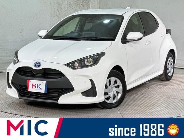 Toyota YARIS 2023 — фото автомобиля