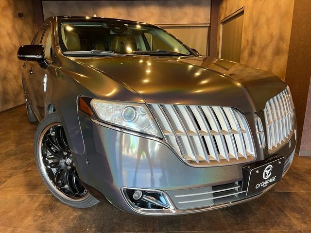Lincoln MKT 2012 — фото автомобиля
