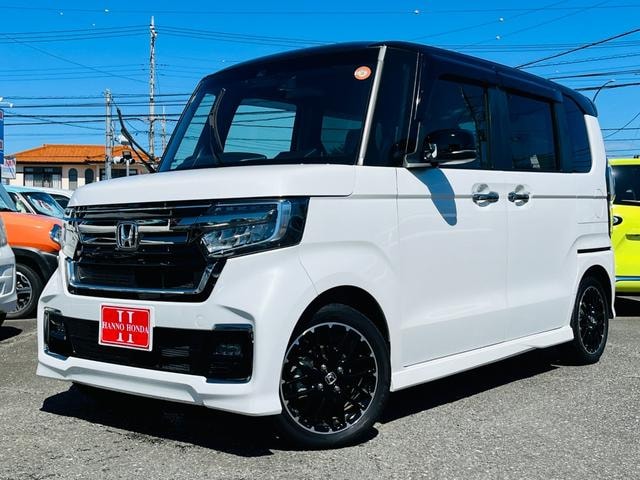 Honda N-BOX CUSTOM 2023 — фото автомобиля 1
