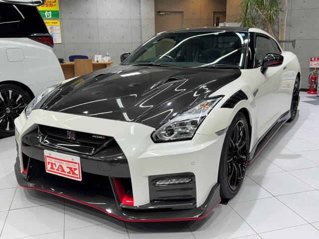 Nissan GT-R 2022 — фото автомобиля