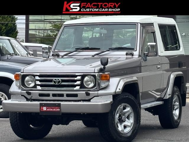 Toyota LAND CRUISER 70 2001 — фото автомобиля