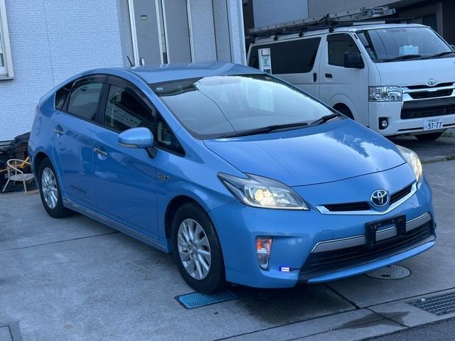 Toyota PRIUS PHV 2013 — фото автомобиля