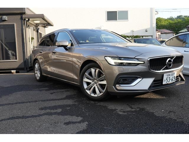 Volvo V60 2019 — фото автомобиля 1