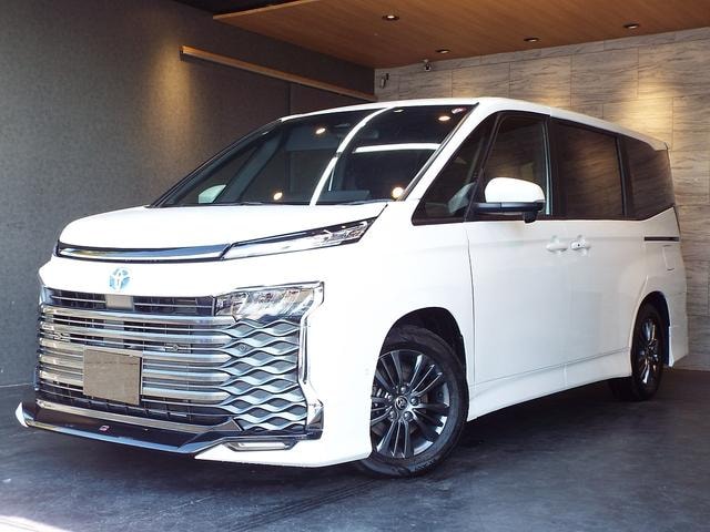 Toyota VOXY 2023 — фото автомобиля 1