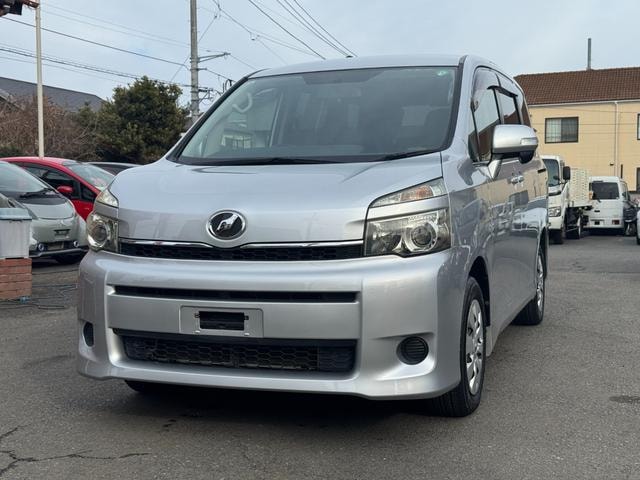 Toyota VOXY 2011 — фото автомобиля 1