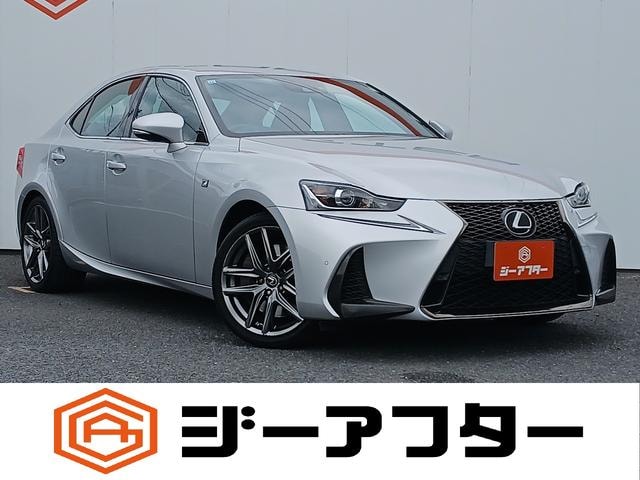 Lexus IS 2017 — фото автомобиля 1
