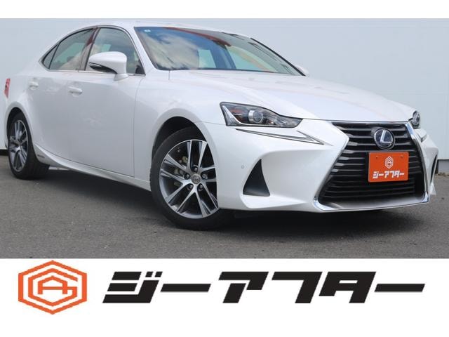 Lexus IS 2018 — фото автомобиля 1