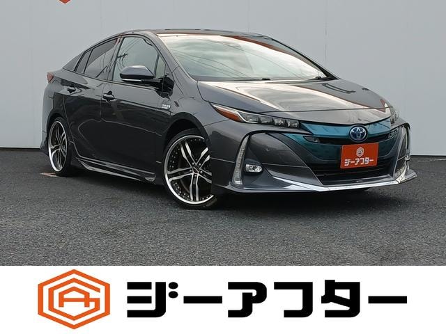 Toyota PRIUS PHV 2017 — фото автомобиля 1