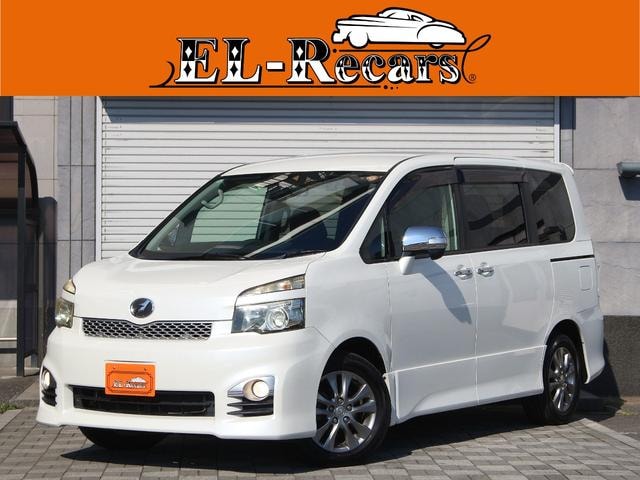 Toyota VOXY 2011 — фото автомобиля 1