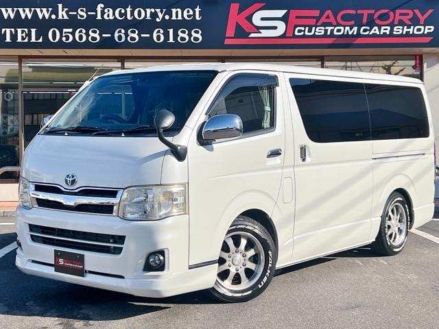Toyota HIACE VAN 2010 — фото автомобиля 1