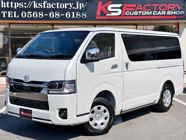 Toyota HIACE VAN 2026 — фото автомобиля