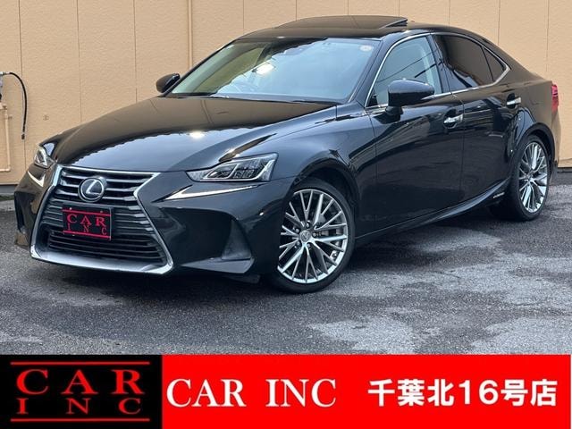 Lexus IS 2017 — фото автомобиля 1