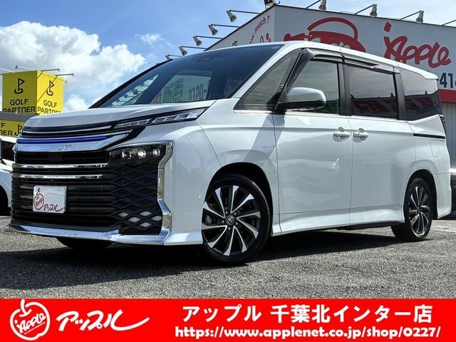 Toyota VOXY 2023 — фото автомобиля