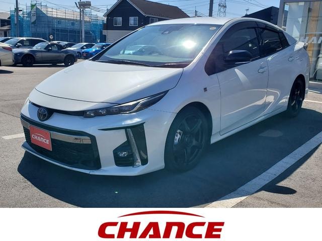 Toyota PRIUS PHV 2017 — фото автомобиля 1