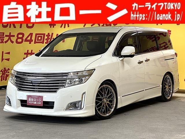 Nissan ELGRAND 2010 — фото автомобиля 1