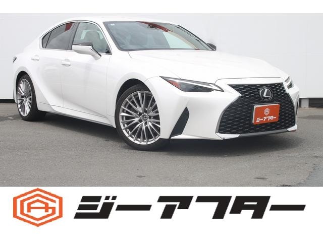 Lexus IS 2020 — фото автомобиля 1