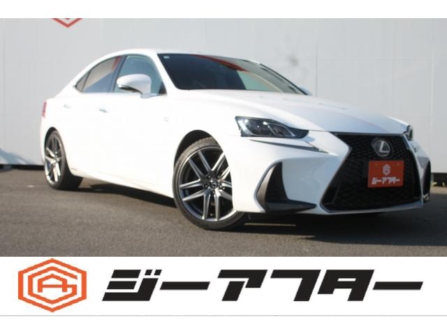 Lexus IS 2016 — фото автомобиля 1