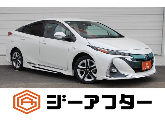 Toyota PRIUS PHV 2017 — фото автомобиля 1