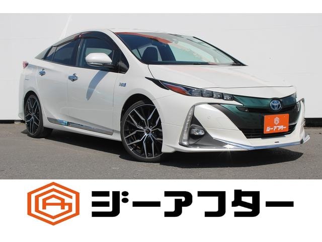 Toyota PRIUS PHV 2017 — фото автомобиля 1