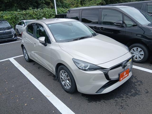 Mazda 2 2024 — фото автомобиля