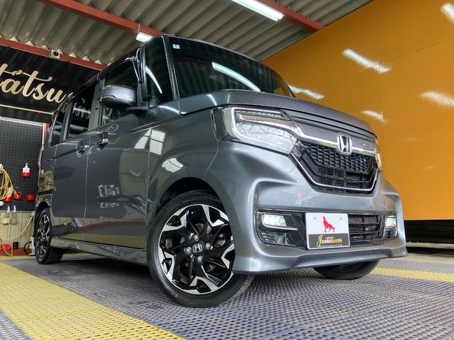 Honda N-BOX CUSTOM 2018 — фото автомобиля 1