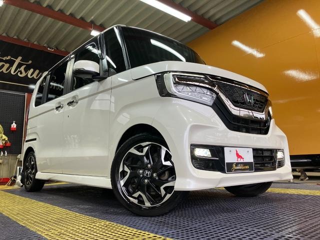 Honda N-BOX CUSTOM 2017 — фото автомобиля 1