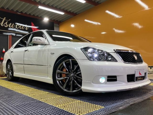 Toyota CROWN 2005 — фото автомобиля 1