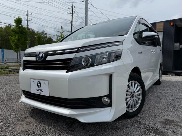 Toyota VOXY 2015 — фото автомобиля 1