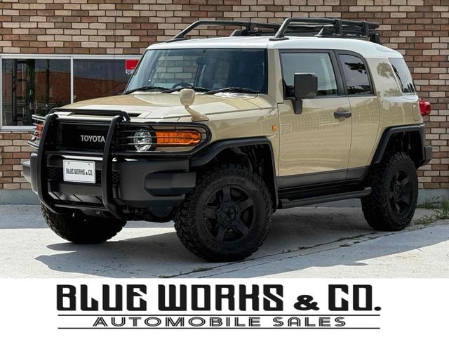 Toyota FJ CRUISER 2011 — фото автомобиля