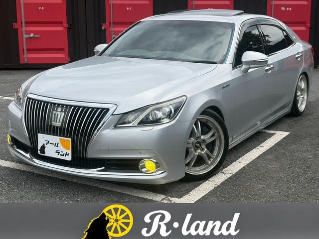 Toyota CROWN MAJESTA 2013 — фото автомобиля 1