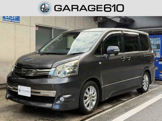 Toyota NOAH 2013 — фото автомобиля 1