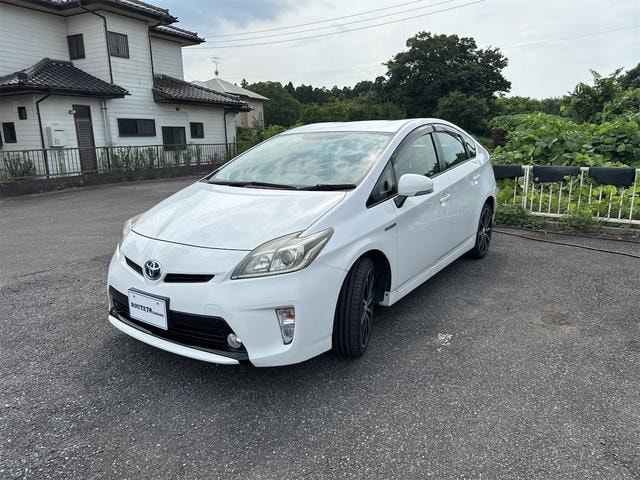 Toyota PRIUS 2015 — фото автомобиля