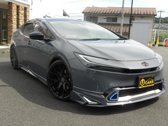 Toyota PRIUS 2023 — фото автомобиля 1