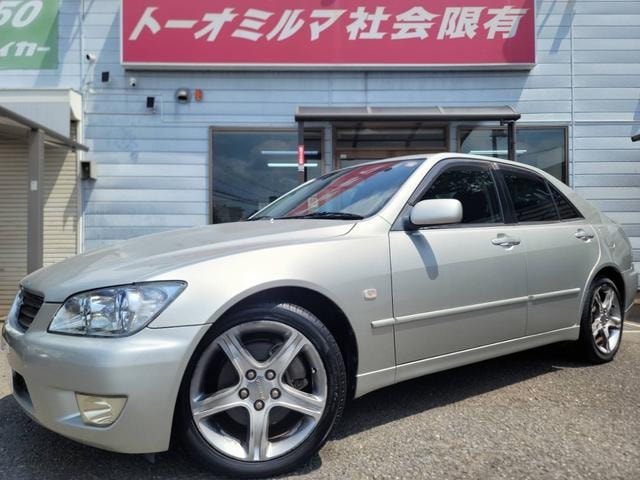 Toyota ALTEZZA 2002 — фото автомобиля 1