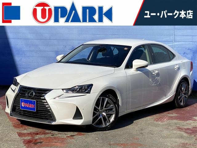Lexus IS 2016 — фото автомобиля 1