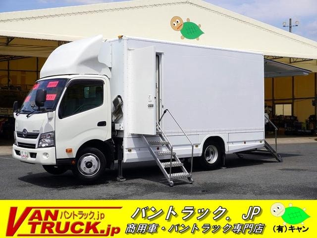 Hino DUTRO 2017 — фото автомобиля 1