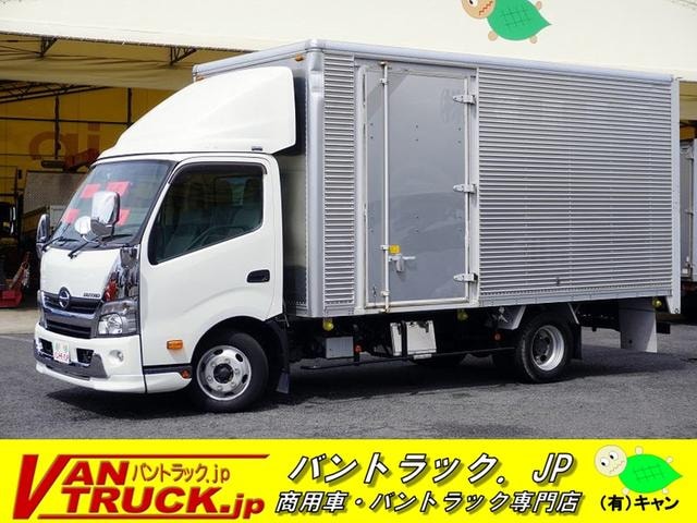 Hino DUTRO 2017 — фото автомобиля 1