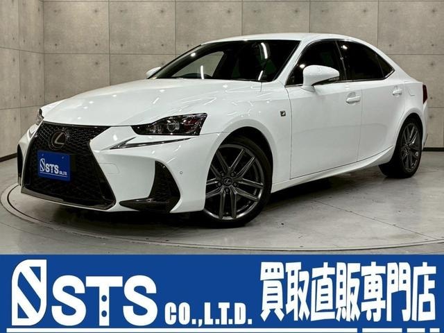 Lexus IS 2017 — фото автомобиля 1