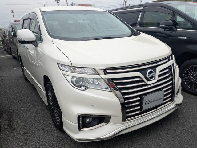 Nissan ELGRAND 2017 — фото автомобиля