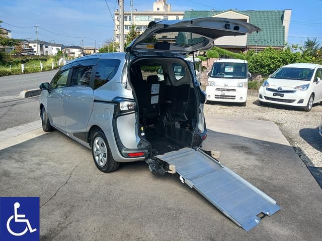 Toyota SIENTA 2020 — фото автомобиля 1
