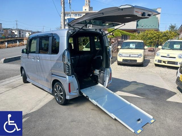 Honda N-BOX CUSTOM 2018 — фото автомобиля 1