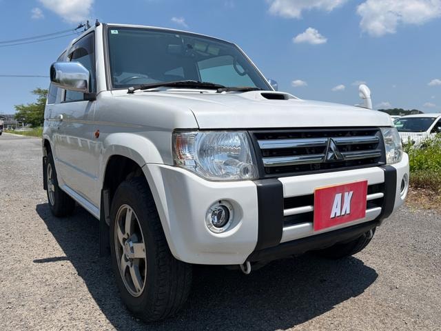 Mitsubishi PAJERO MINI 2011 — фото автомобиля