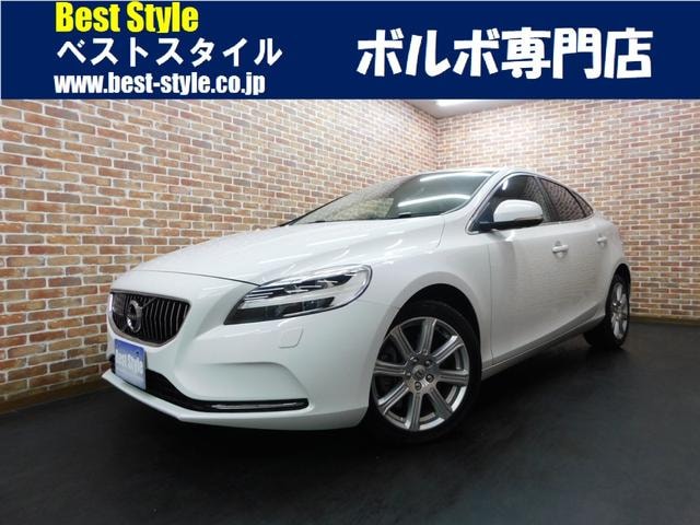 Volvo V40 2017 — фото автомобиля 1