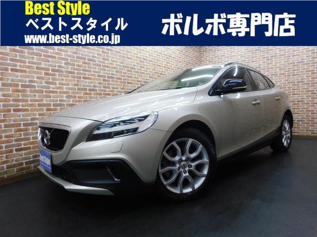 Volvo V40 2017 — фото автомобиля 1