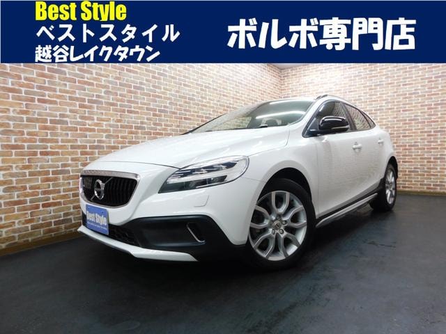 Volvo V40 2018 — фото автомобиля 1